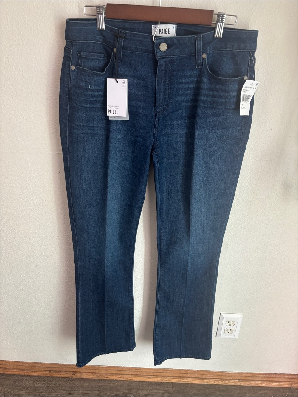 PAIGE New Manhattan Boot Cur Jeans Louisa Size 32 NWT